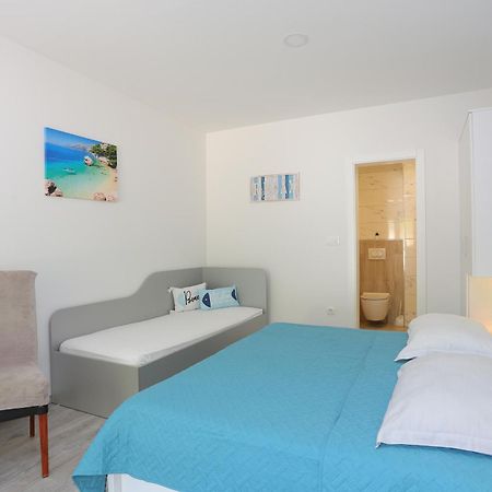 Apartments By The Sea Brela, Makarska - 6688 Phòng bức ảnh