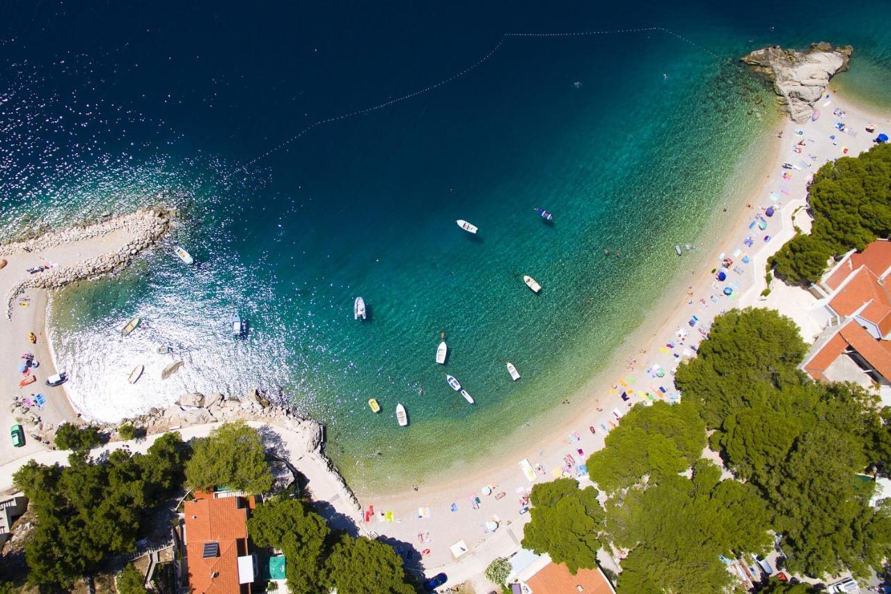 Apartments By The Sea Brela, Makarska - 6688 Ngoại thất bức ảnh