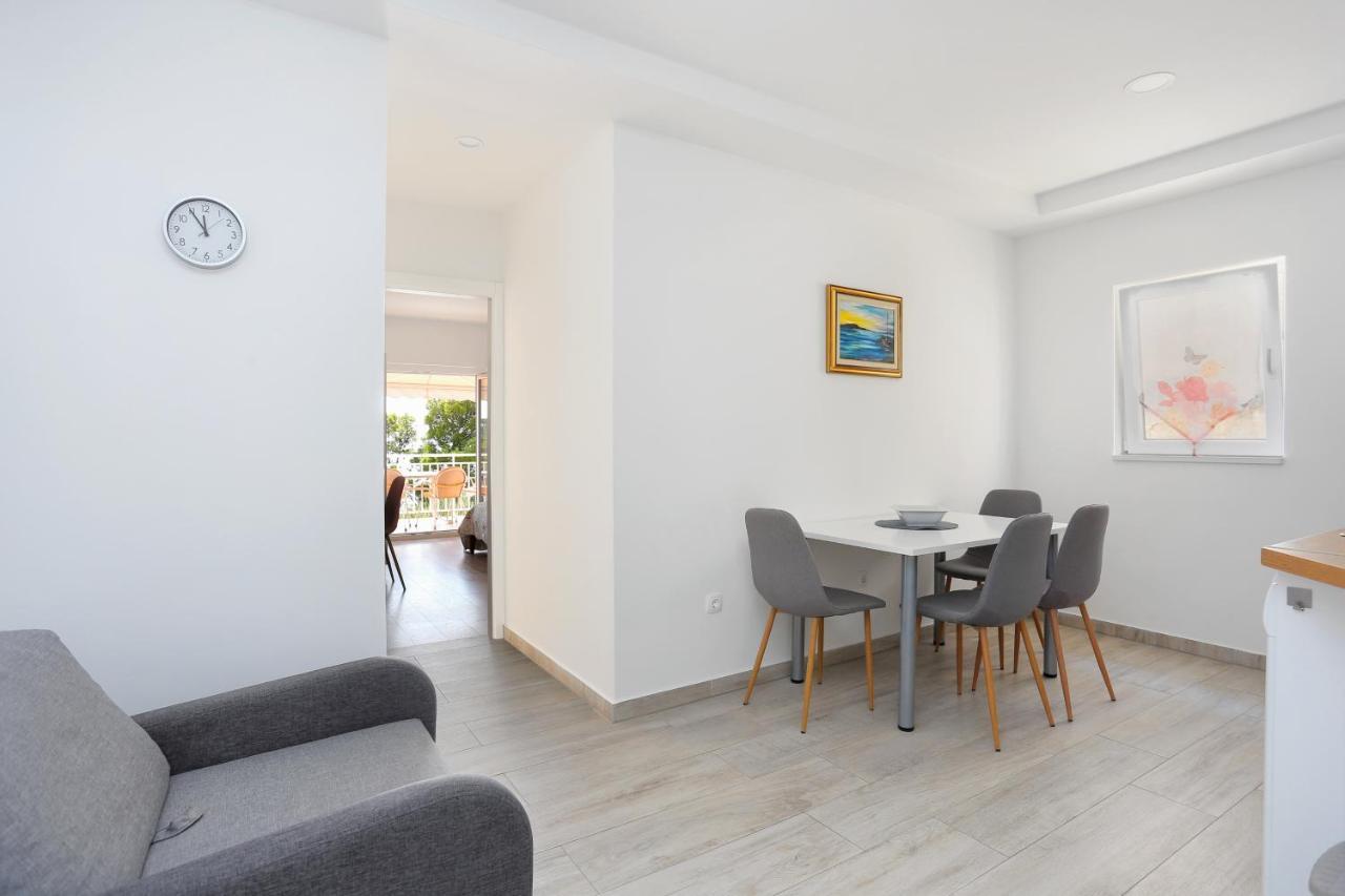 Apartments By The Sea Brela, Makarska - 6688 Ngoại thất bức ảnh