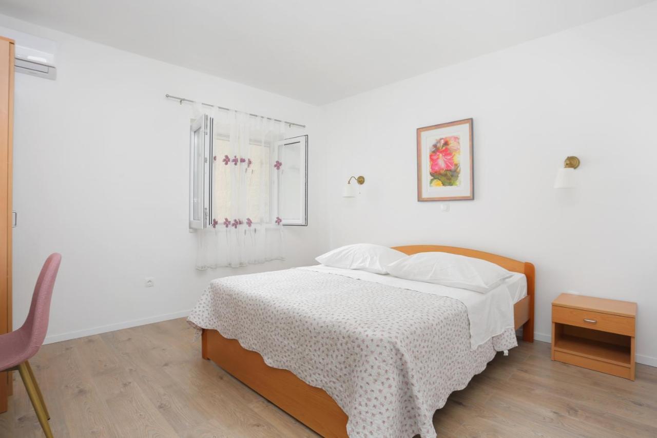 Apartments By The Sea Brela, Makarska - 6688 Ngoại thất bức ảnh