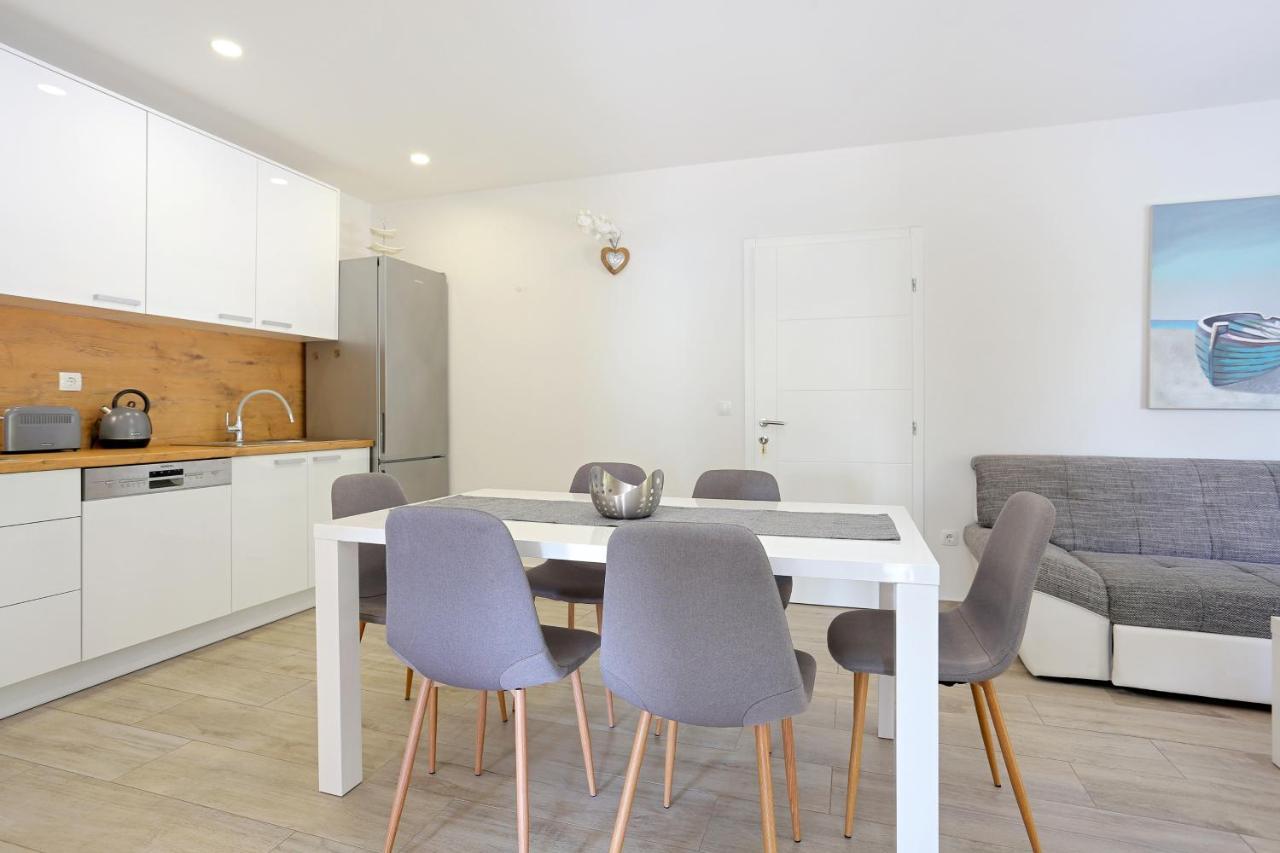 Apartments By The Sea Brela, Makarska - 6688 Ngoại thất bức ảnh