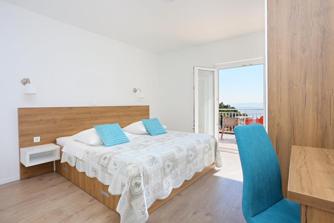 Apartments By The Sea Brela, Makarska - 6688 Ngoại thất bức ảnh