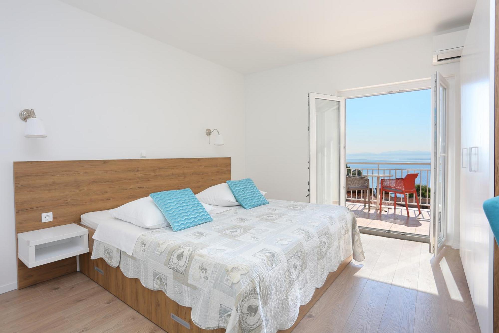 Apartments By The Sea Brela, Makarska - 6688 Phòng bức ảnh